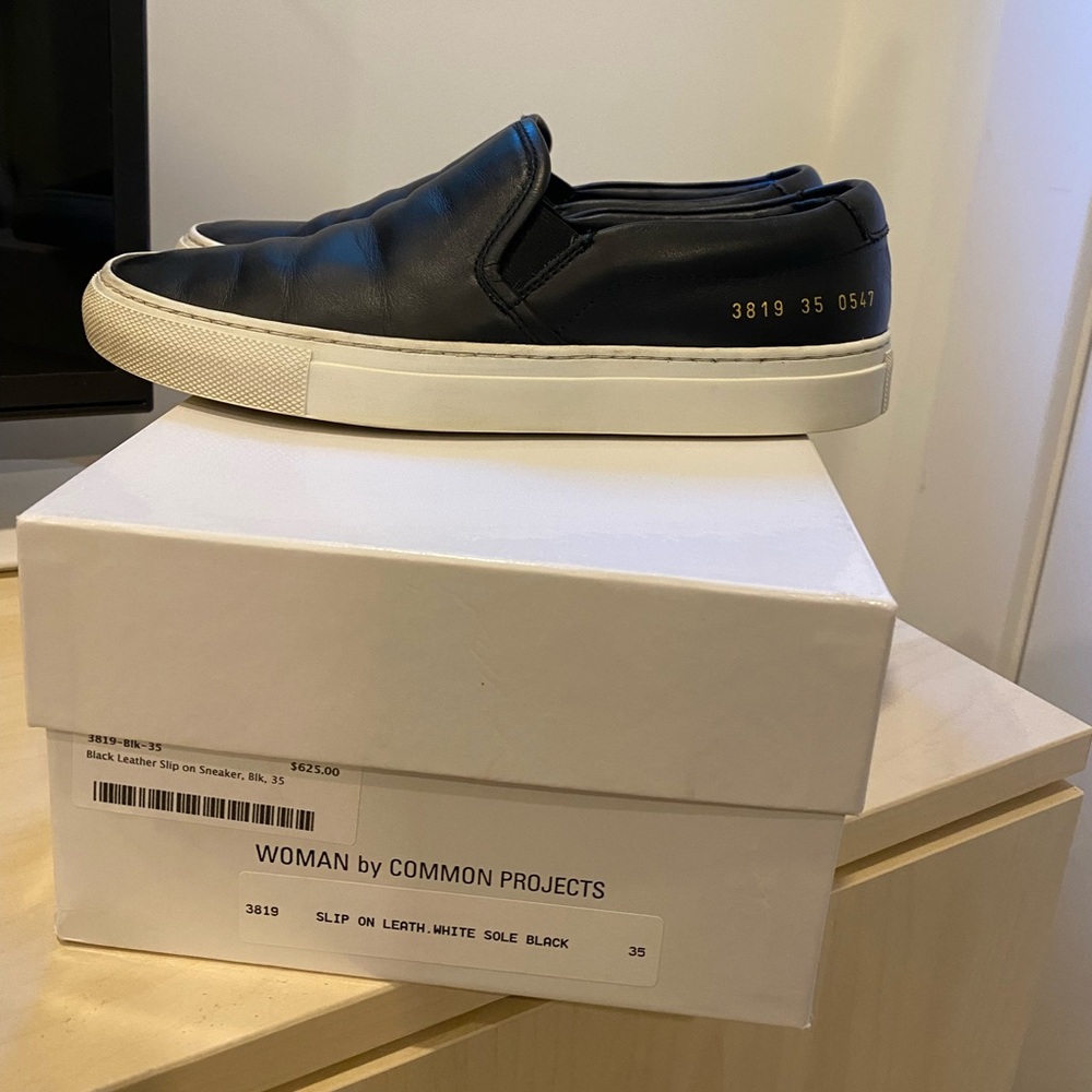 Slip on leather shoe. Worn. Woman by Common Projects. Size 35 - fits a 35-36.
